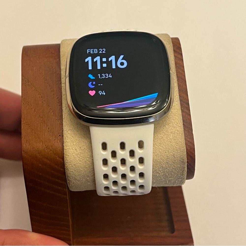 Fitbit Sense Advanced, Gold Case, White Band, Tested, Charger Included - Picture 5 of 7